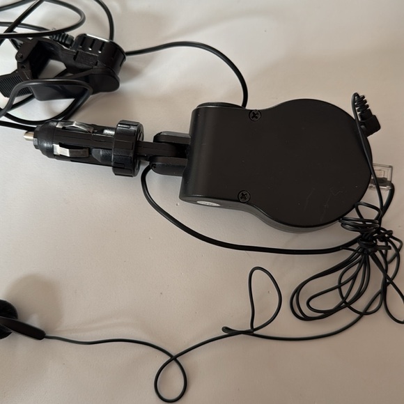 Talk safe portable cellphone speaker and headphone earbud car with no CarPlay - Picture 7 of 10